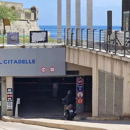 Au Coeur De La Citadelle By Monarca