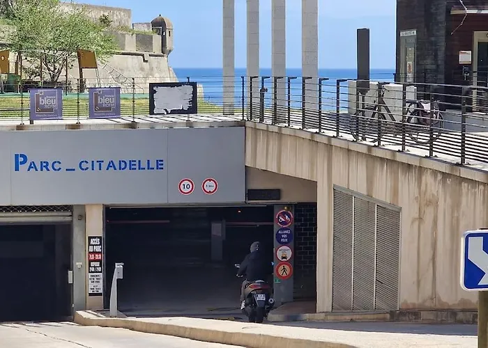 Au Coeur De La Citadelle By Monarca